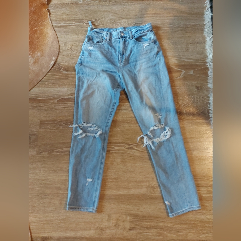 American eagle distressed light jeans size2